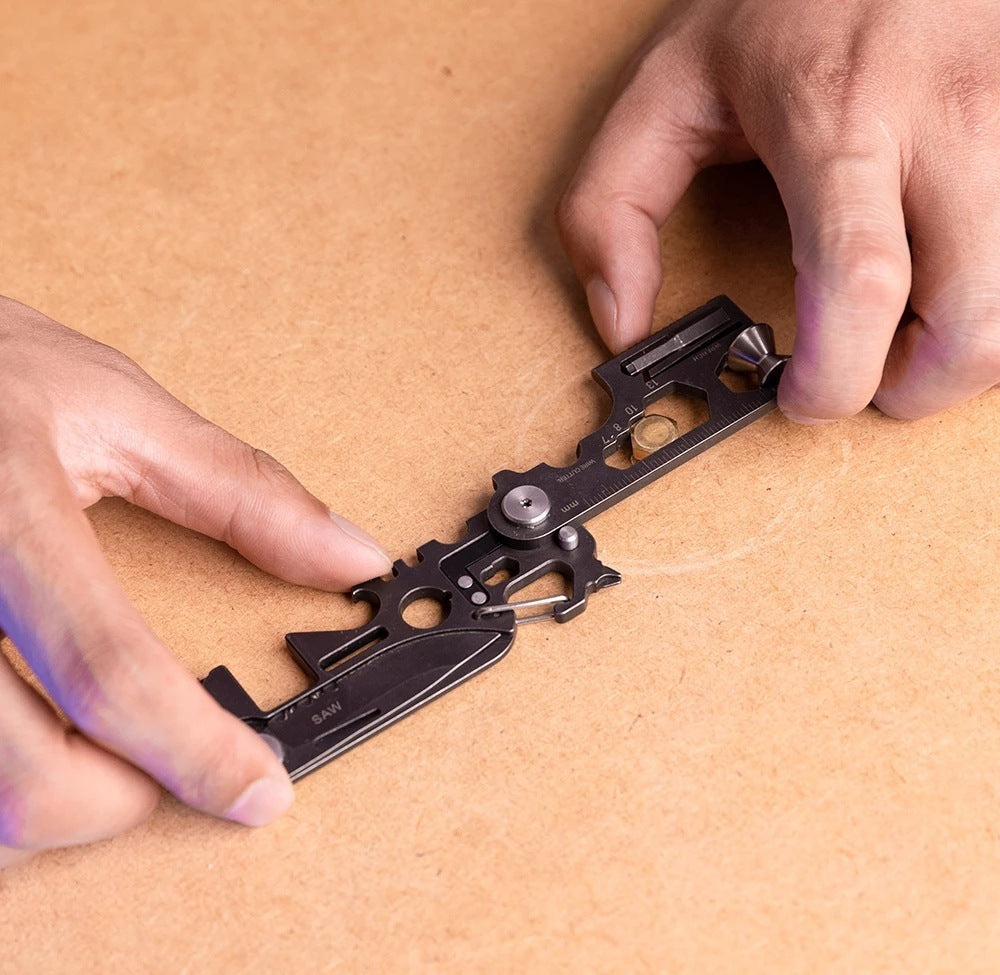 COMB. SURVIVING TOOL -30 IN 1