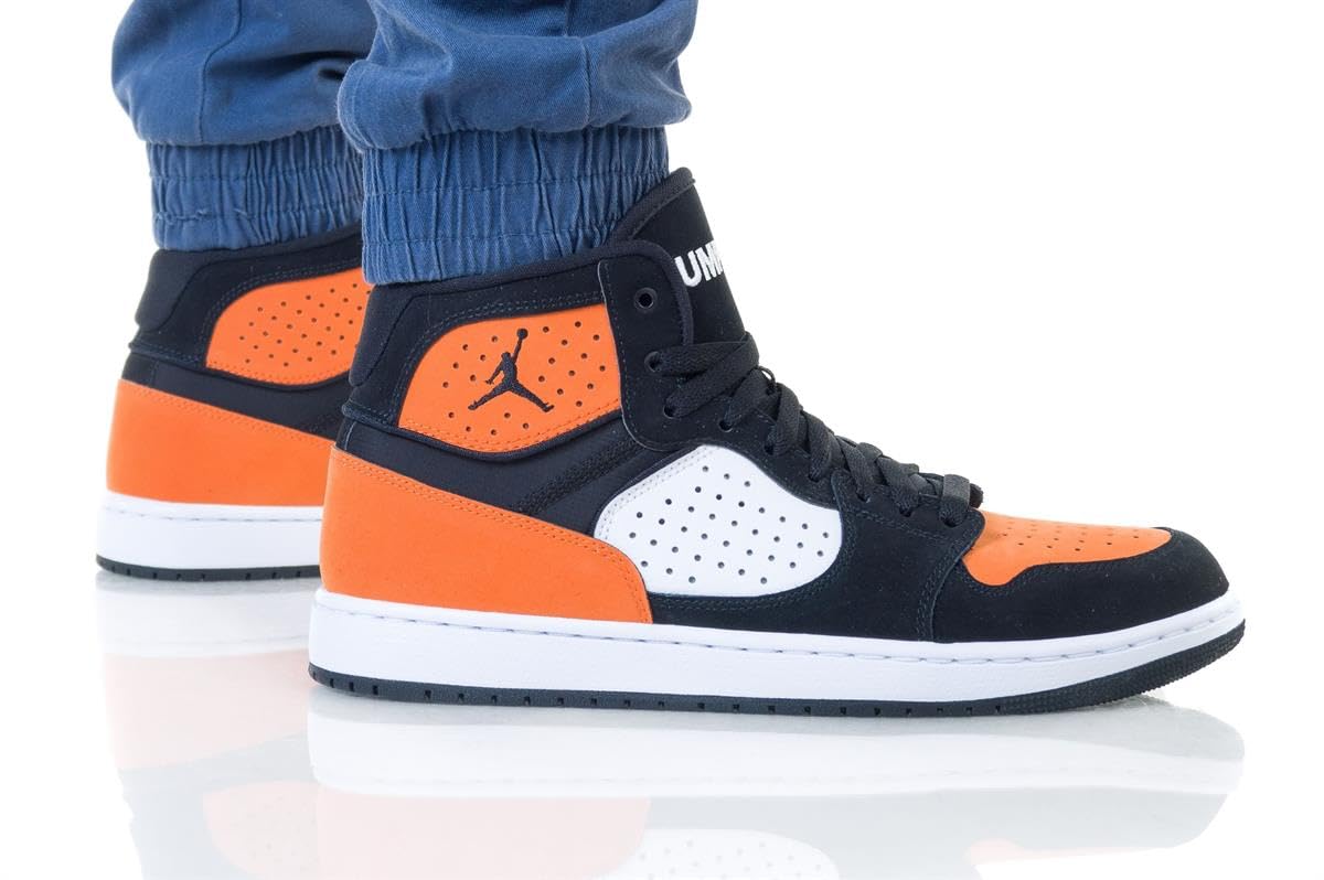 NIKE Men's Sneaker