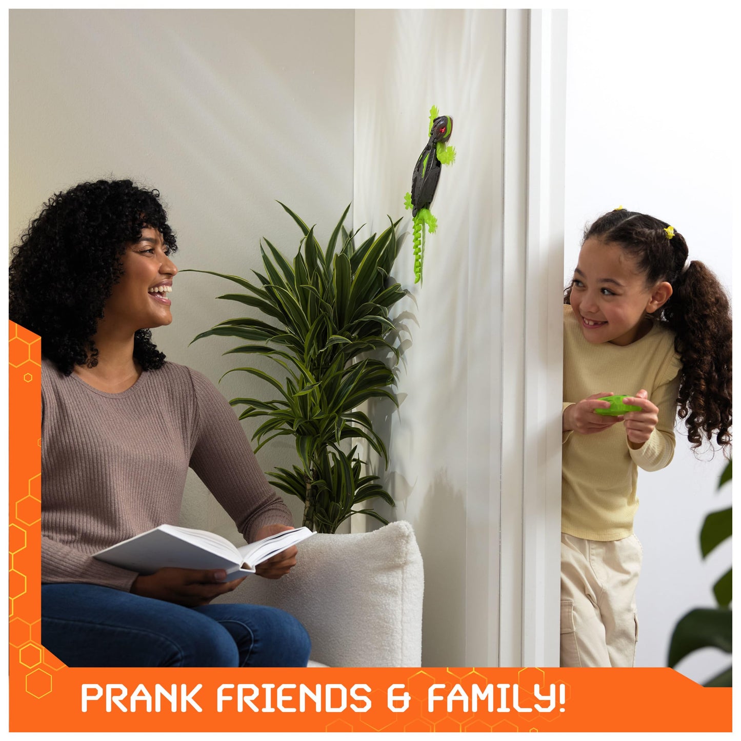 HEX BOTS WALL CRAWLER GECKO, RECHARGEABLE REMOTE CONTROL ROBOT-CLIMBS UP WALLS!-AGES 4 & UP