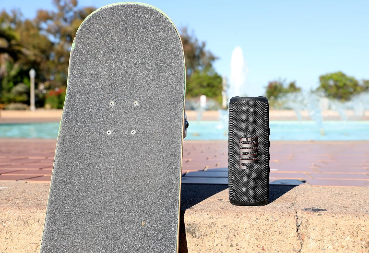 JBL Flip 6 - Portable Bluetooth Speaker, powerful sound and deep bass, IPX7 waterproof, 12 hours of playtime, JBL PartyBoost for multiple speaker pairing for home, outdoor and travel (Camo)